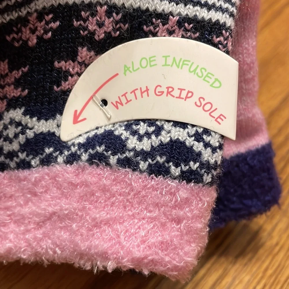 Girls cozy, comfy cabin socks with grip sole & aloe infused